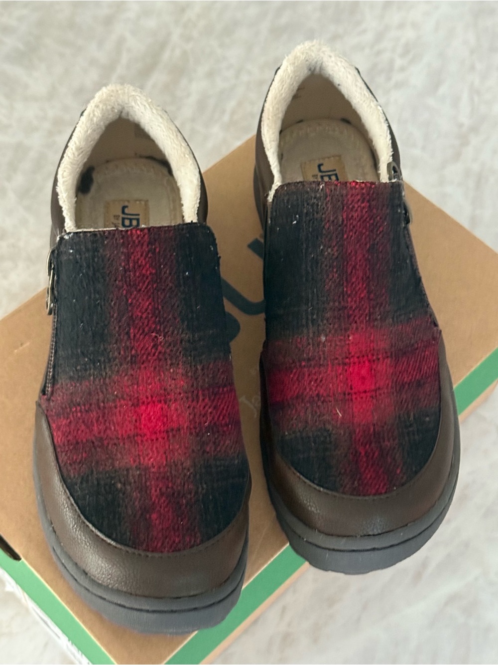 Jambu Slip-On Shoe with Cream Interior and Tan Label